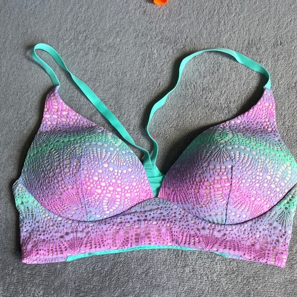 Victoria's Secret Other - Victoria’s Secret Body by Victoria Lightly Lined Plunge Bra 34C